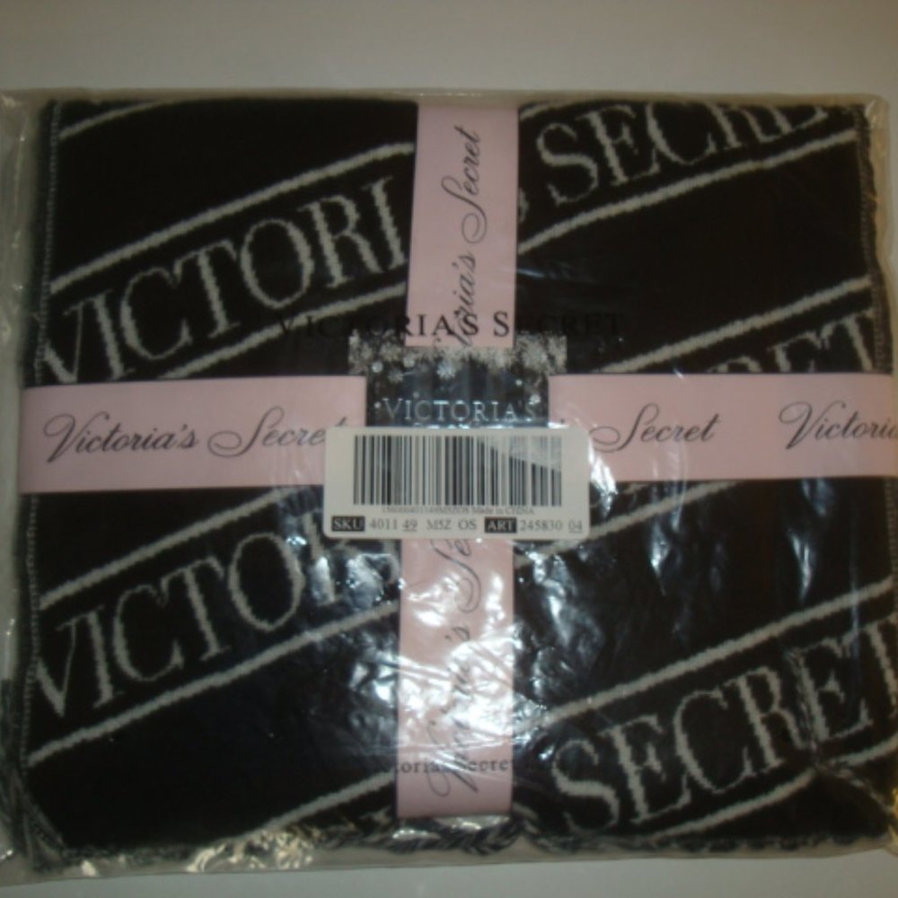 Victoria's Secret Woven Logo Scarf White Black